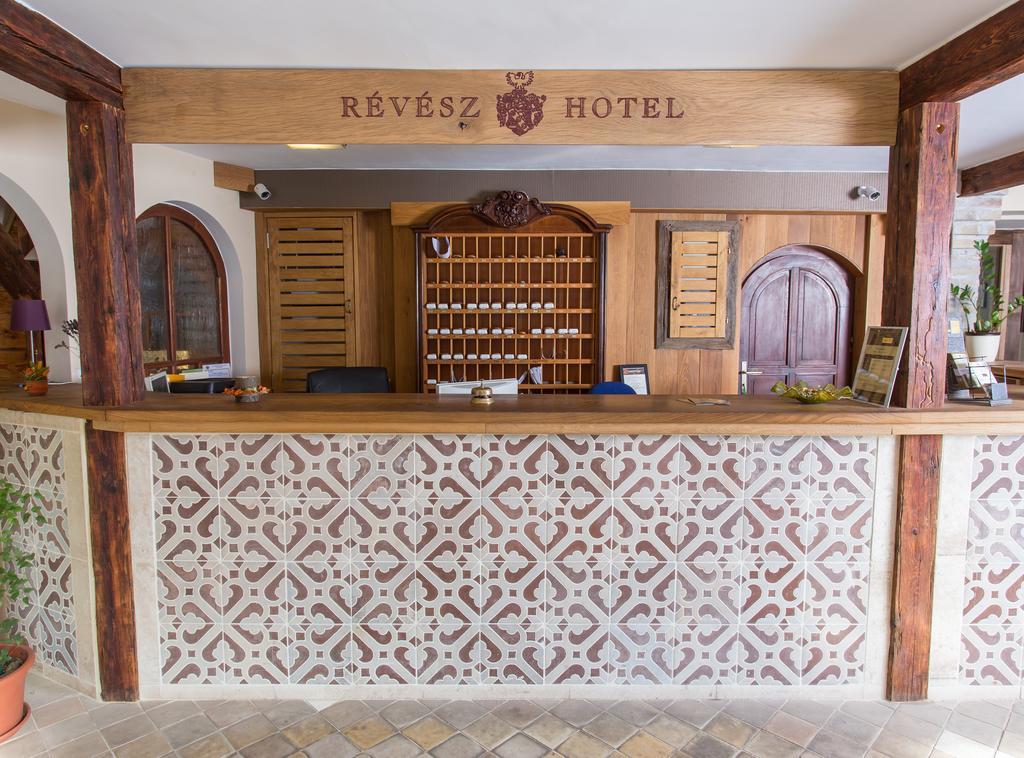 غيور Revesz Hotel, Restaurant And Rosa Spa المظهر الخارجي الصورة