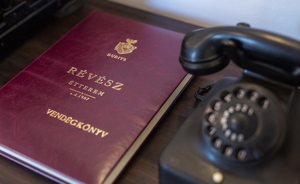 Revesz Hotel, Restaurant And Rosa Spa غيور المظهر الخارجي الصورة